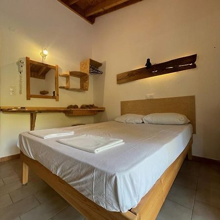 Pension Oasis Votsi  Bagian luar foto