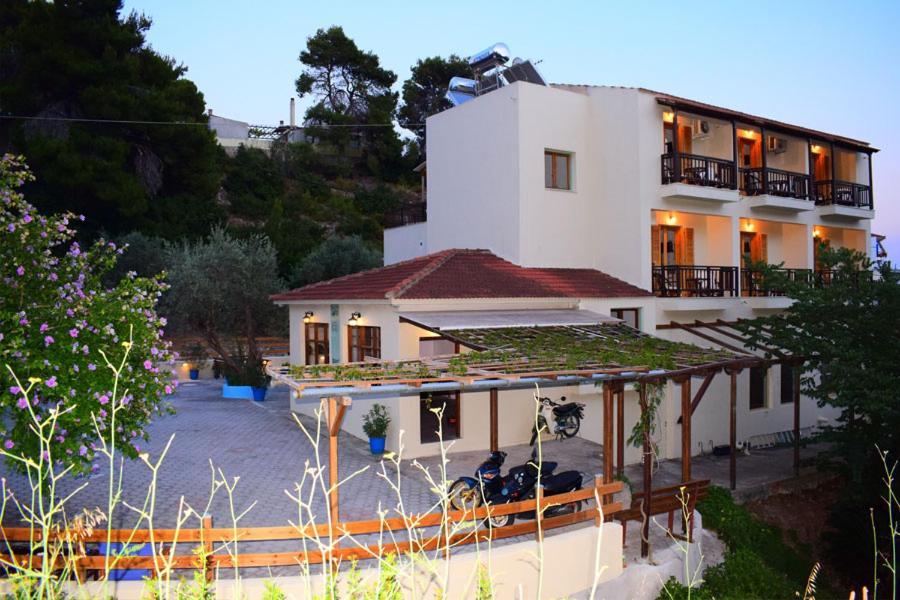 Pension Oasis Votsi  Bagian luar foto
