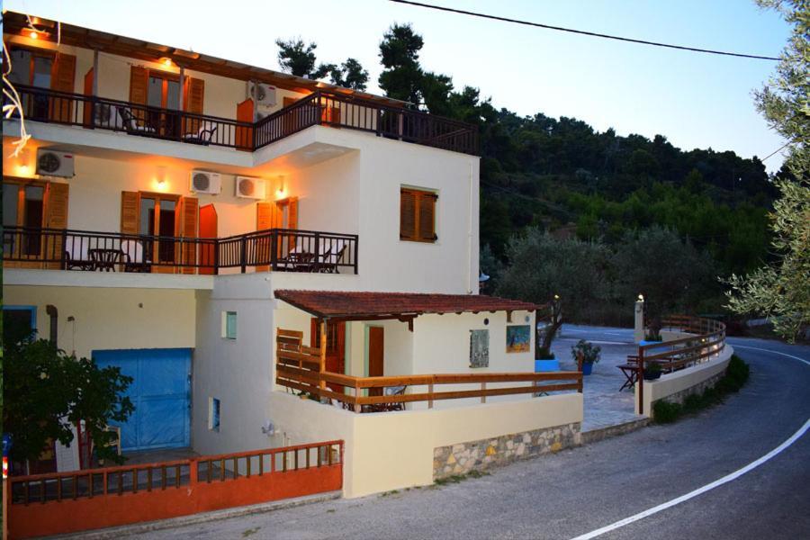 Pension Oasis Votsi  Bagian luar foto