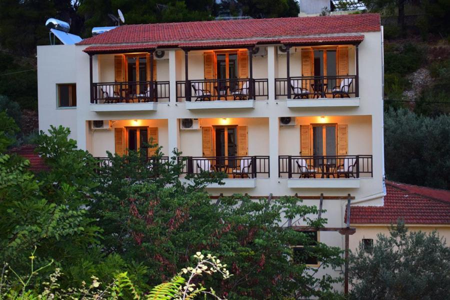 Pension Oasis Votsi  Bagian luar foto