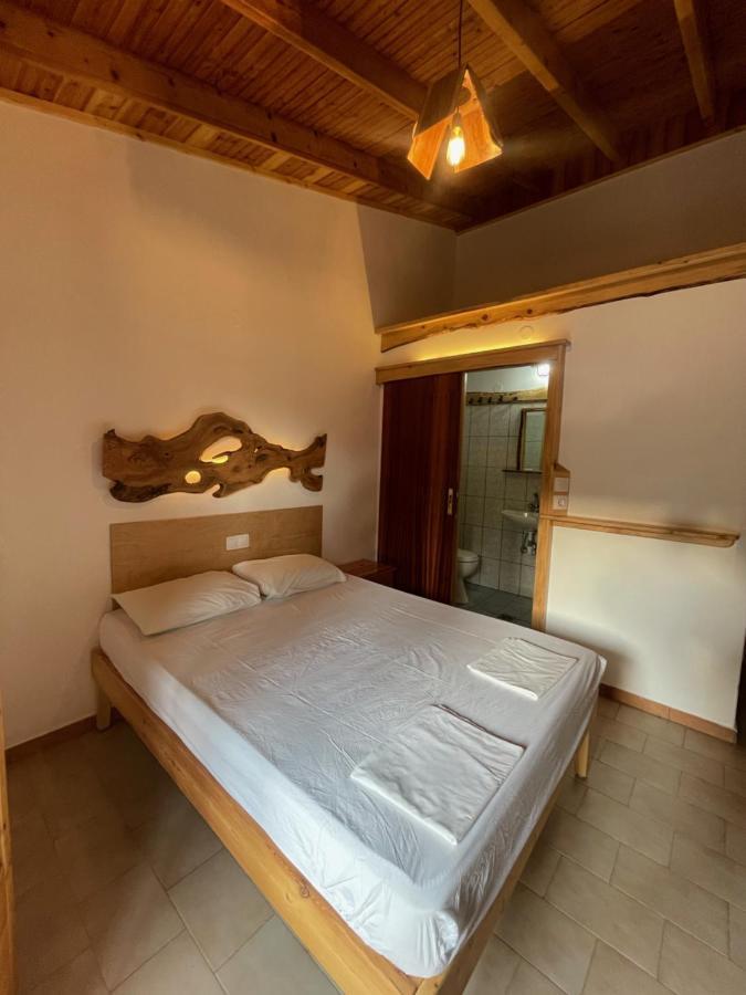 Pension Oasis Votsi  Bagian luar foto