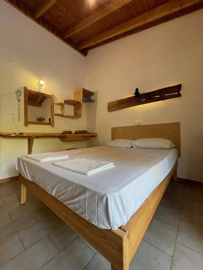 Pension Oasis Votsi  Bagian luar foto